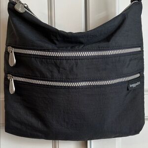 Baggallini Gray Bag with Silver Zippers